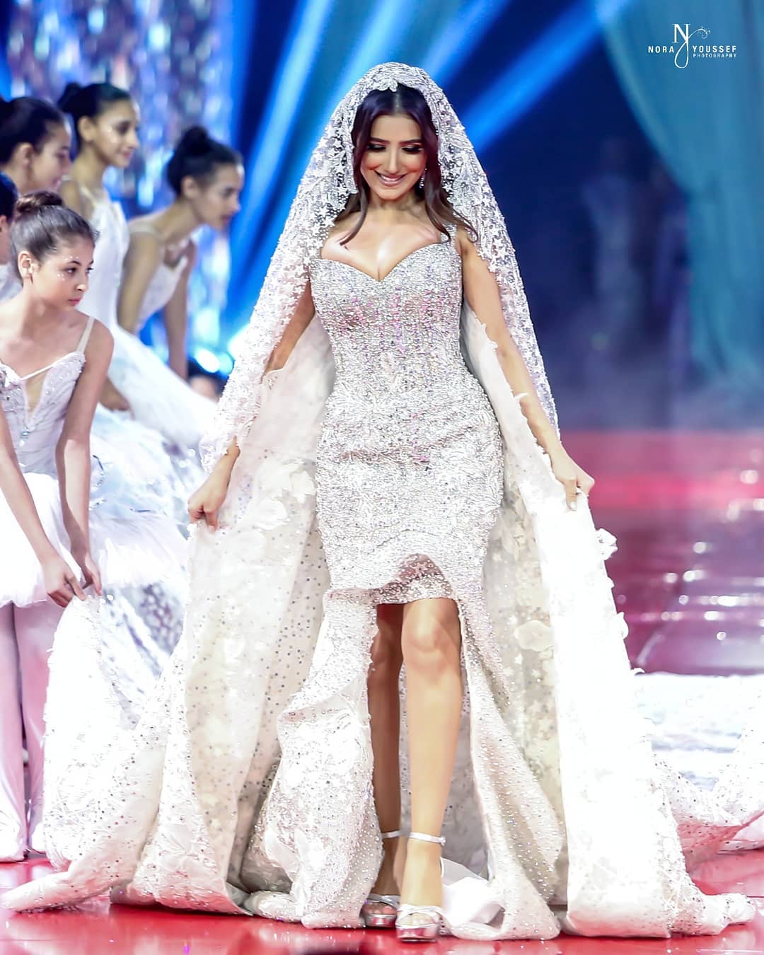 فستان زفاف مي عمر