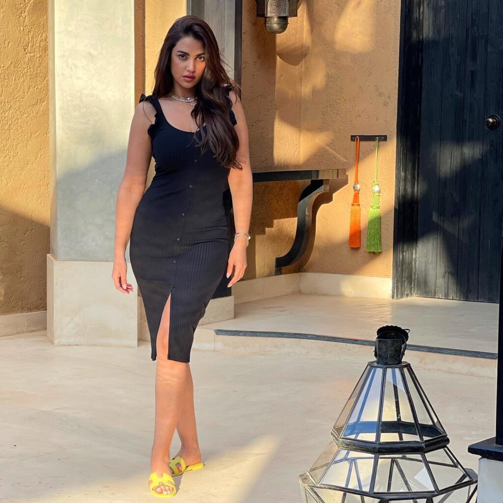 الفنانة-درة-بالمايوه