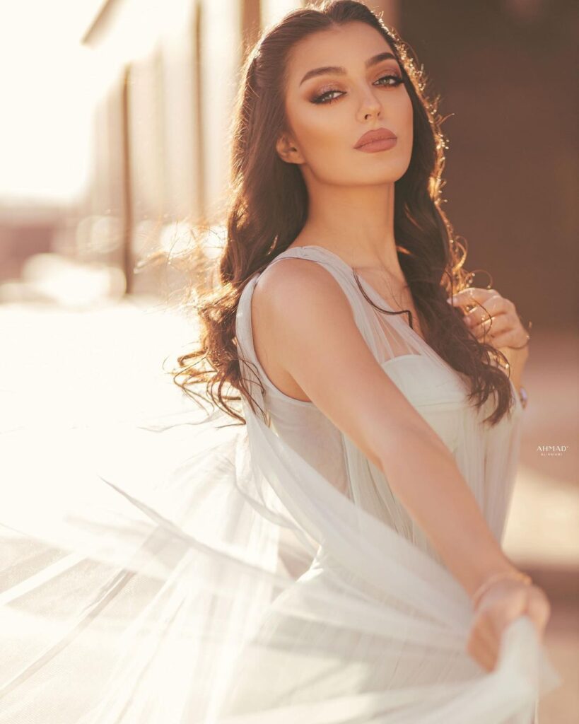 تالا-ابو-شعر-انستقرام