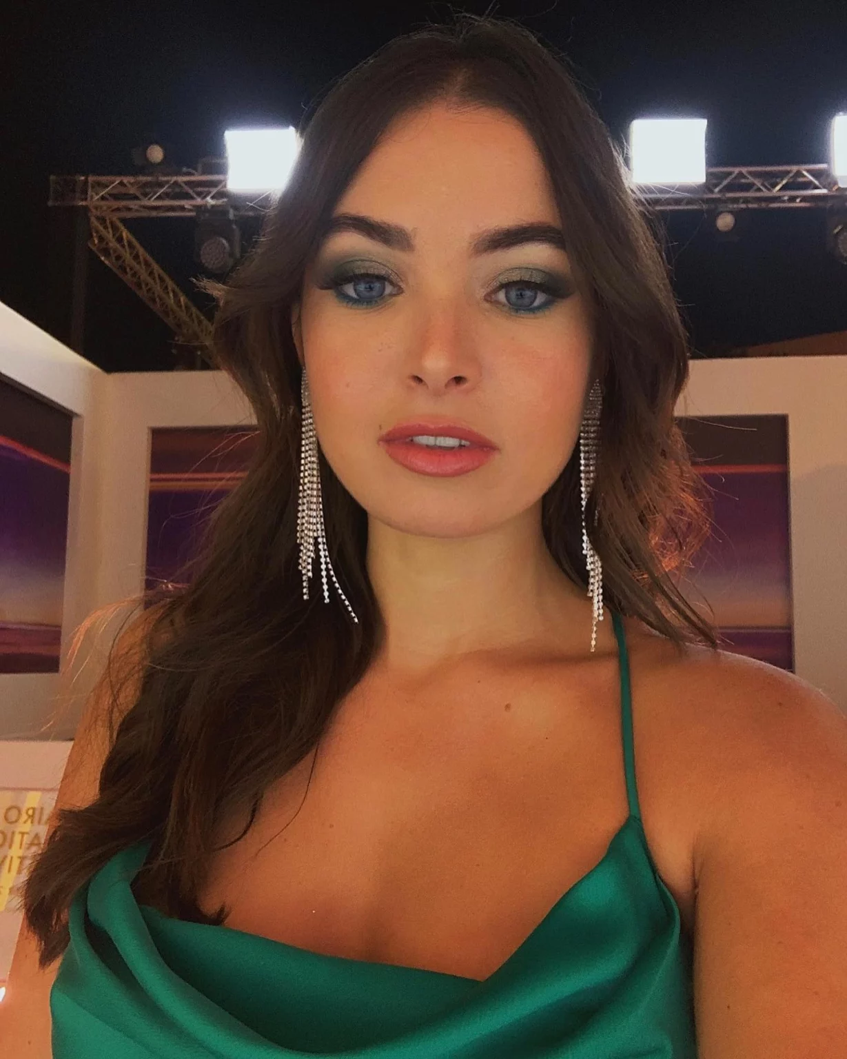هاجر السراج بإطلالة جريئة