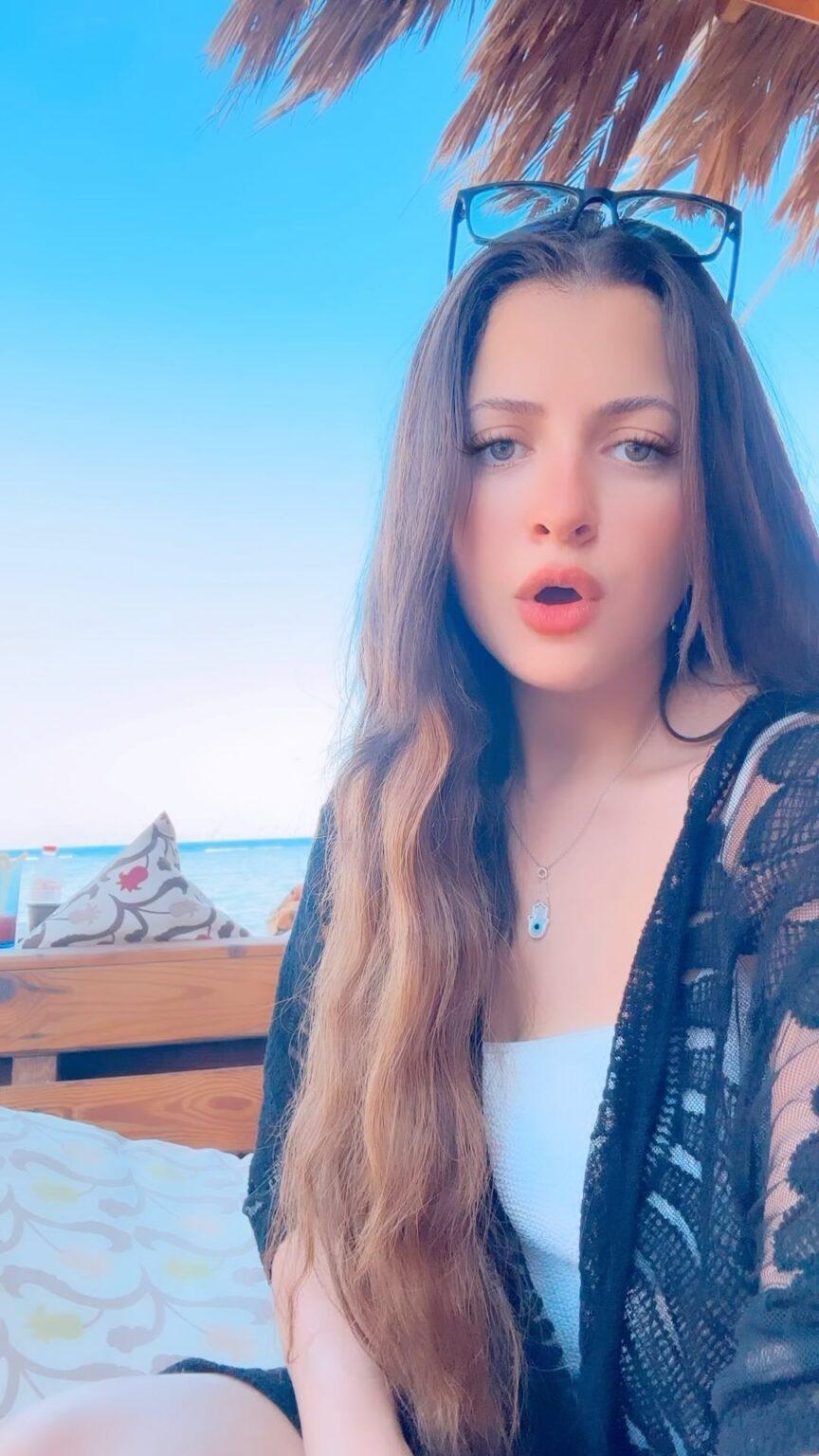 منى-فاروق