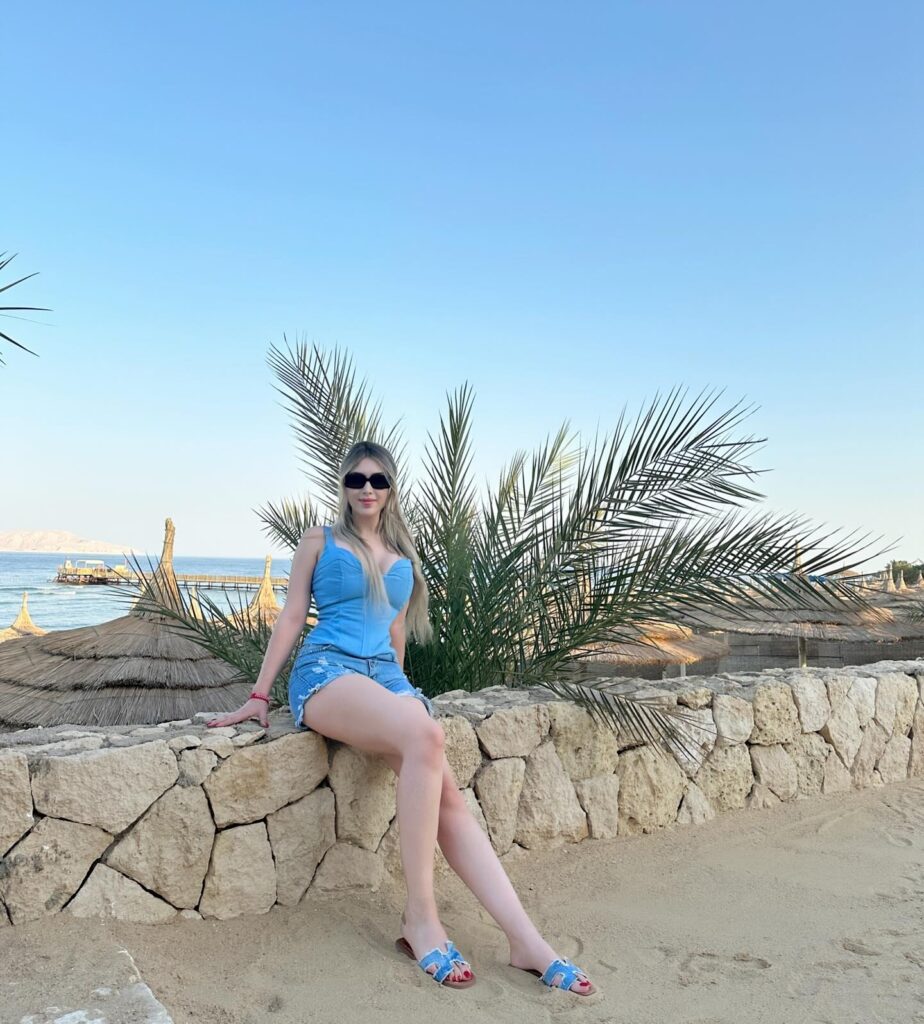 مرح-ديوب-بملابس-جريئة
