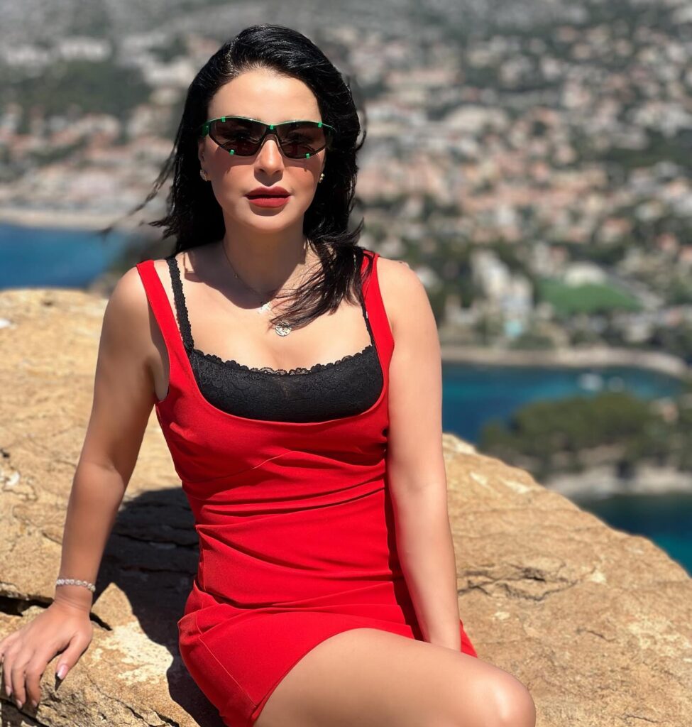 فستان ماغي بو غصن يشعل انستغرام ناعم أحمر جريء! 2 فستان ماغي بو غصن يشعل انستغرام ناعم أحمر جريء! 2