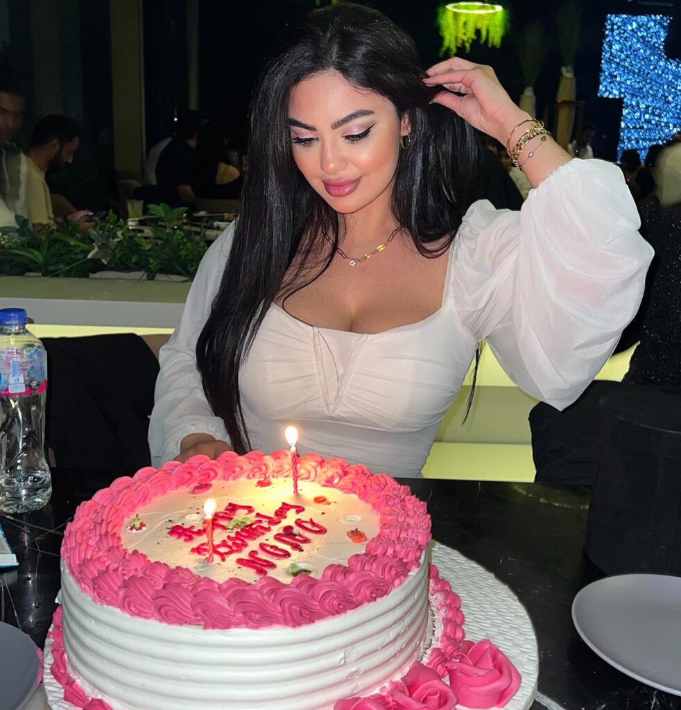 بعد القبض عليها.. من هي نرمين طارق.. ظهرت مع عمرو دياب بصورة حميمية 5