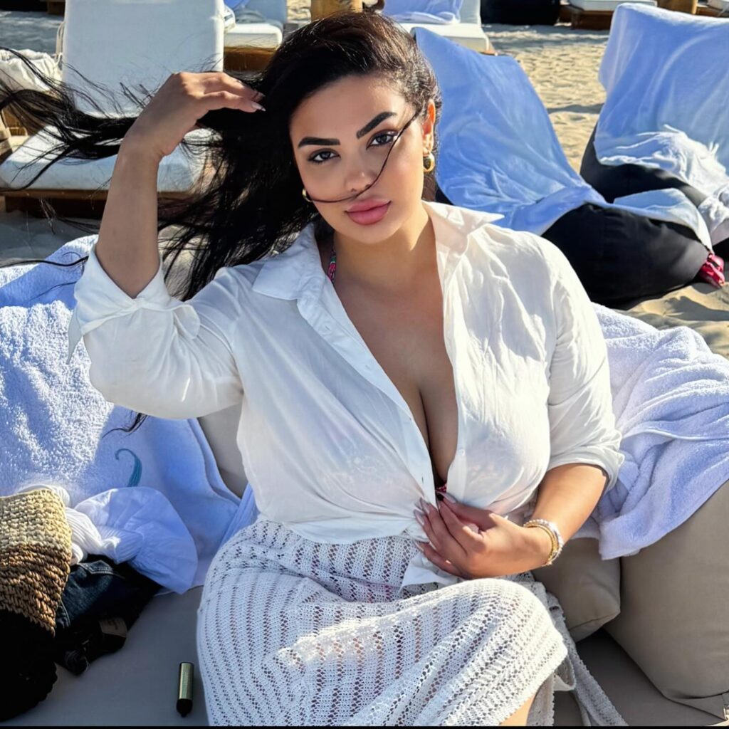 بعد القبض عليها.. من هي نرمين طارق.. ظهرت مع عمرو دياب بصورة حميمية 1