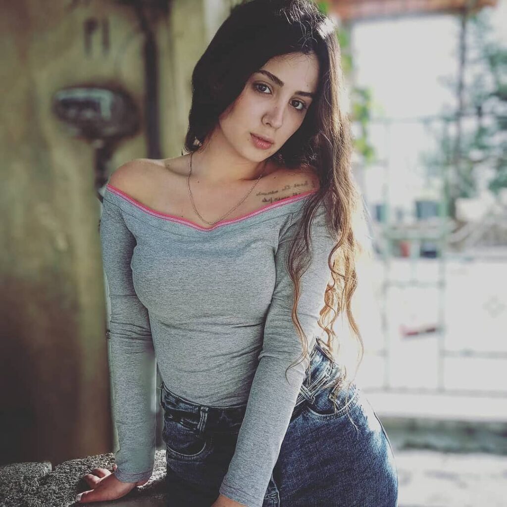 من هي دلع نادر عمرها وديانتها وأعمالها الفنية 3 دلع-نادر-1