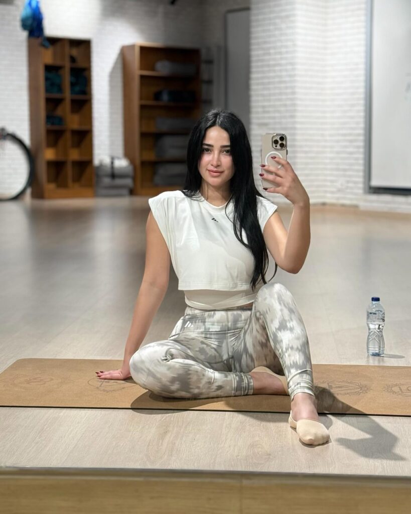 دعاء حكم تستعرض لياقتها البدنية في الجيم بأحدث صورها