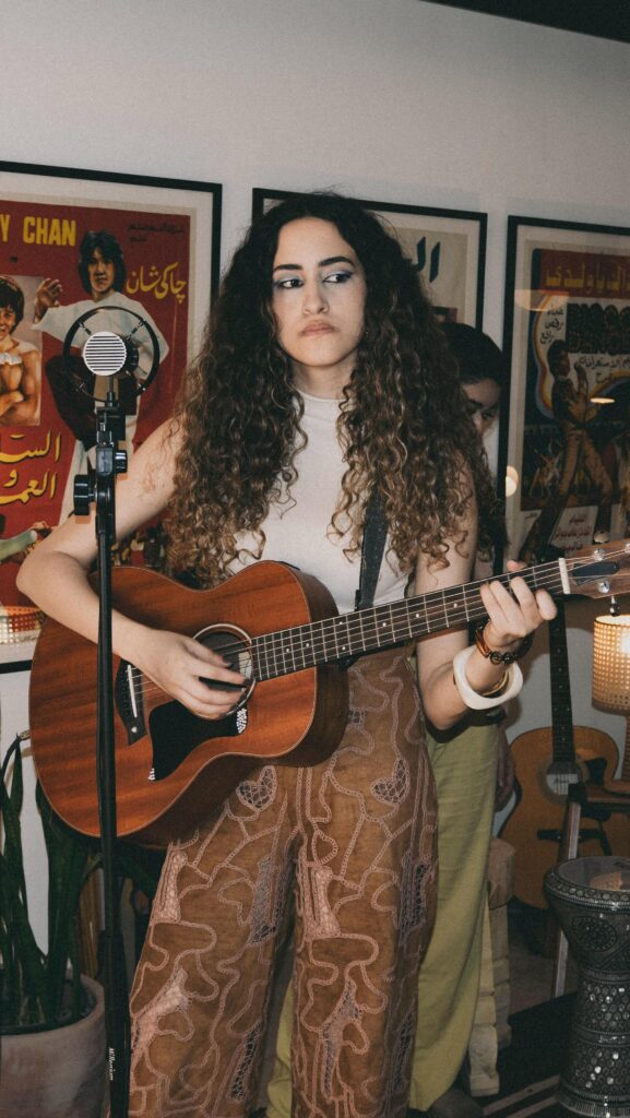 من هي دنيا وائل